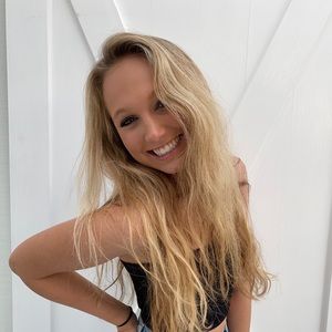 Meet your Posher, Stella